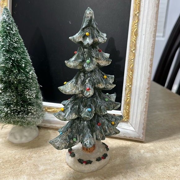Lemax holiday decorated tree Stands Aprox. 6” tall - Picture 3 of 8